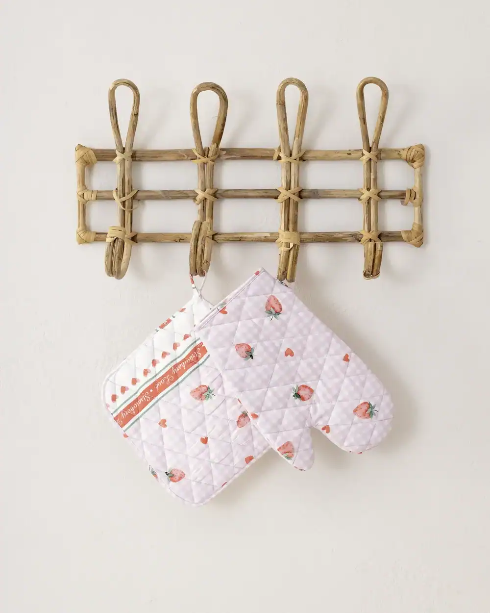 Nima Home Σετ Κουζίνας (Γάντι + Πιάστρα) - Strawberry Love Nima Home Σετ Κουζίνας (Γάντι + Πιάστρα) - Strawberry Love - One Size