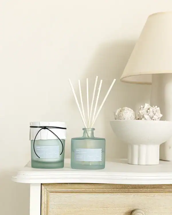 Nima Home Σετ Αρωματικό Χώρου με Στικ 100ml & Αρωματικό Κερί 130gr - Aqua Fleur Nima Home Σετ Αρωματικό Χώρου Με Στικ 100Ml & Αρωματικό Κερί 130Gr - Aqua Fleur - Αρωματικό Με Στικ 100Ml + Αρωματικό Κερί 130Gr