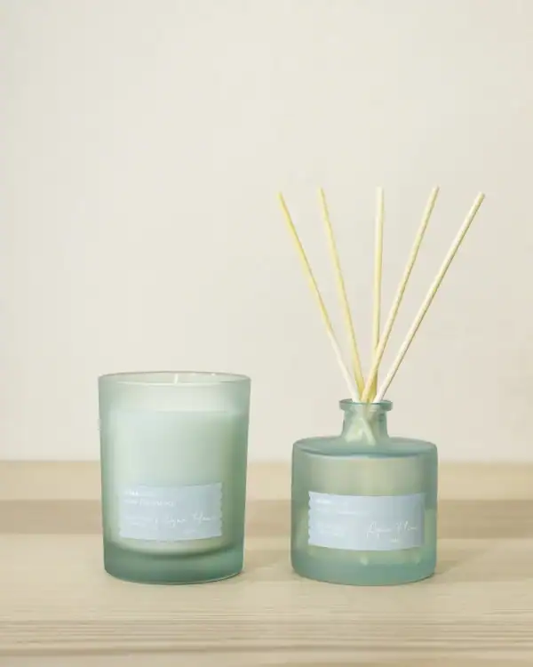 Nima Home Σετ Αρωματικό Χώρου με Στικ 100ml & Αρωματικό Κερί 130gr - Aqua Fleur Nima Home Σετ Αρωματικό Χώρου Με Στικ 100Ml & Αρωματικό Κερί 130Gr - Aqua Fleur - Αρωματικό Με Στικ 100Ml + Αρωματικό Κερί 130Gr