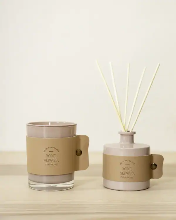Nima Home Σετ Αρωματικό Χώρου με Στικ 100ml & Αρωματικό Κερί 130gr - Home, Always Powder Nima Home Always Powder - Αρωματικό Με Στικ 100Ml + Αρωματικό Κερί 130Gr